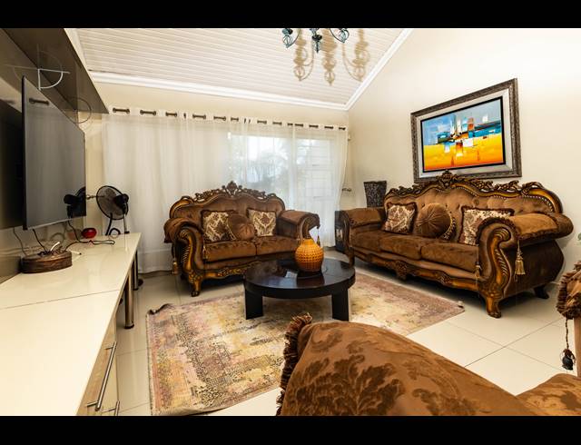 4 BEDROOM FREESTANDING FOR SALE IN BEACON BAY